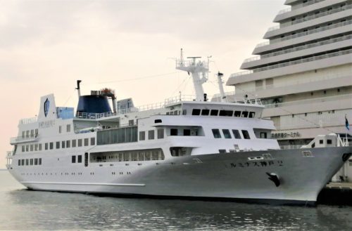 ルミナス神戸2の船体