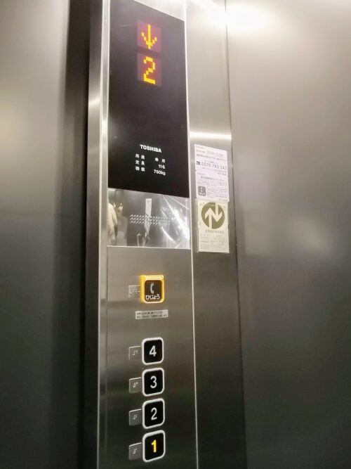 22PIECESエレベーター2
